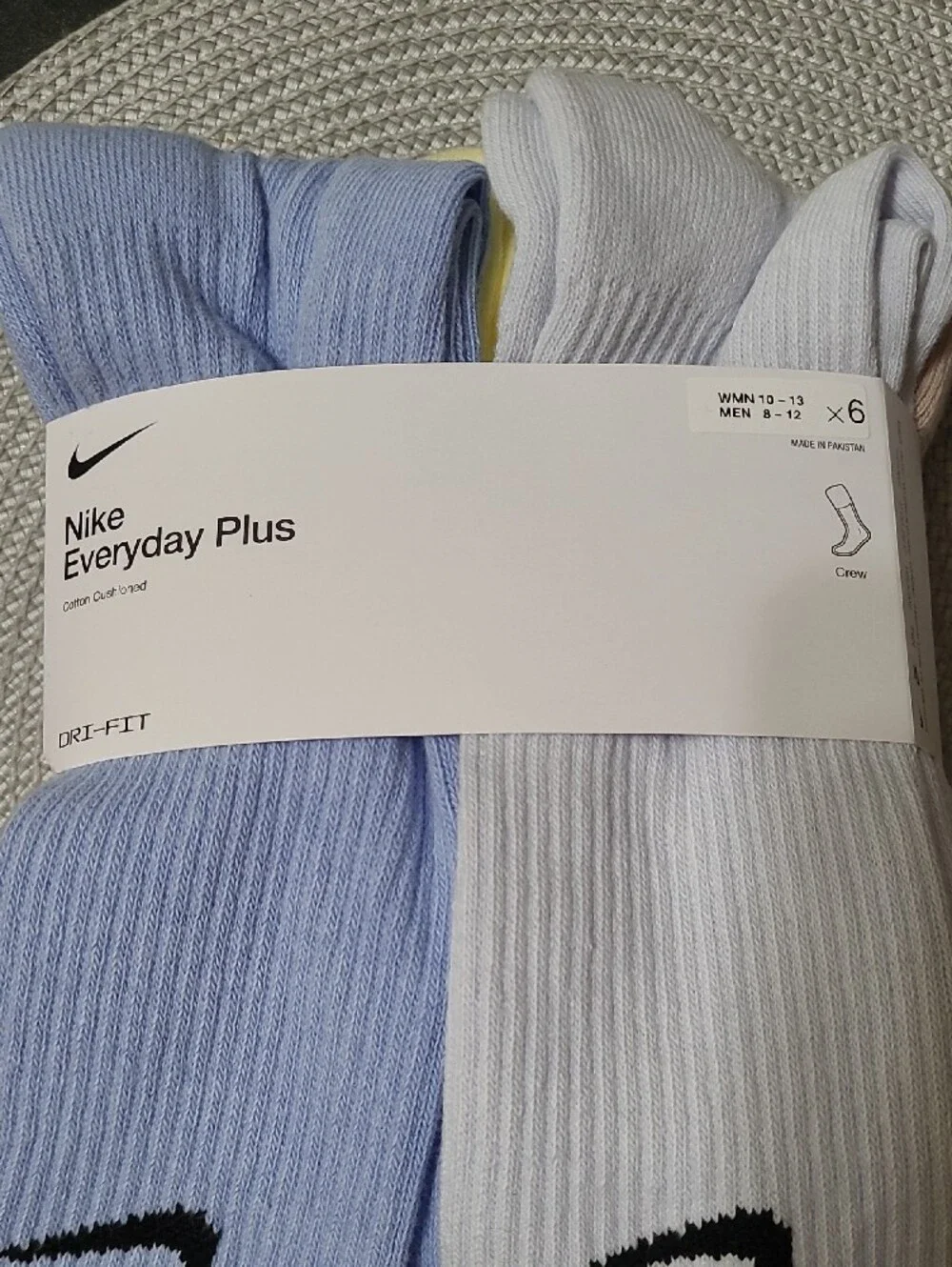 Nike Unisex Crew Athletic Socks - Picture 3 of 6